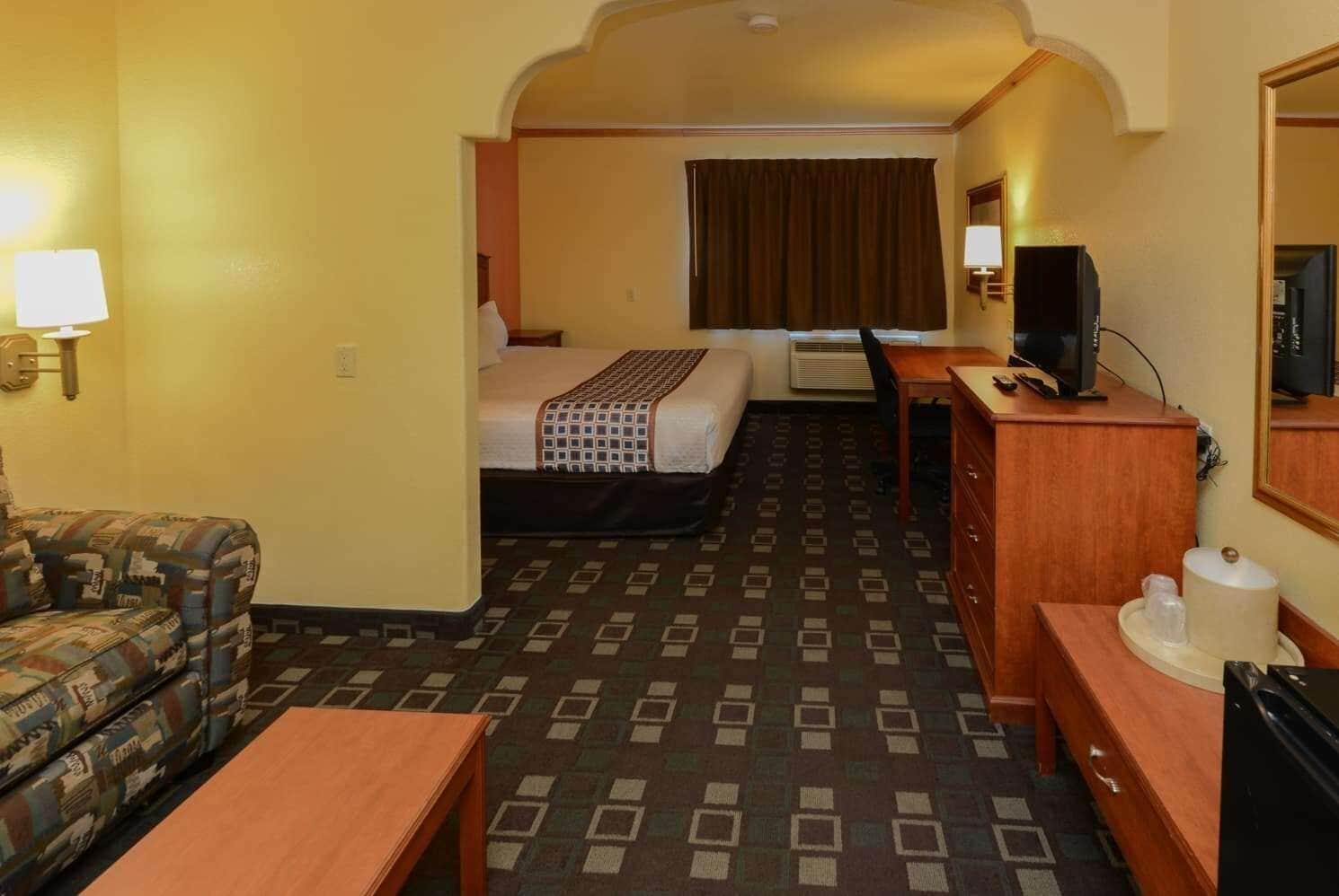 Baymont By Wyndham Garden Of The Gods Hotel 3*