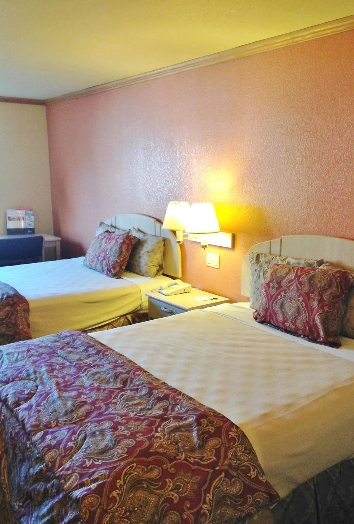Baymont By Wyndham Garden Of The Gods Hotel 3*