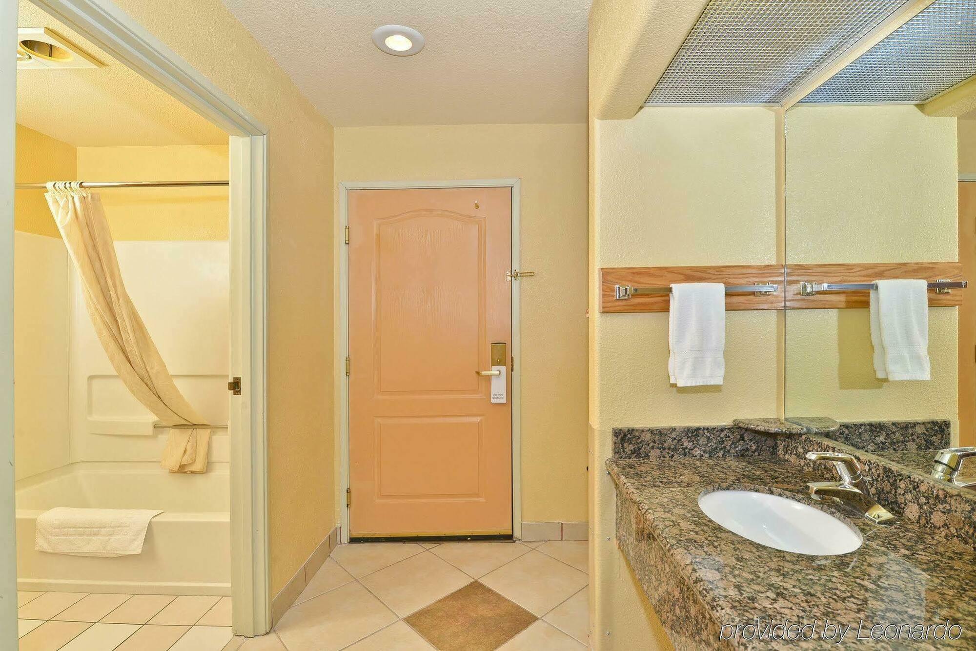Baymont By Wyndham Garden Of The Gods Hotel 3*